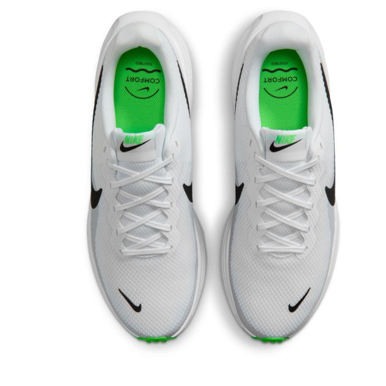 Nike Revolution 8